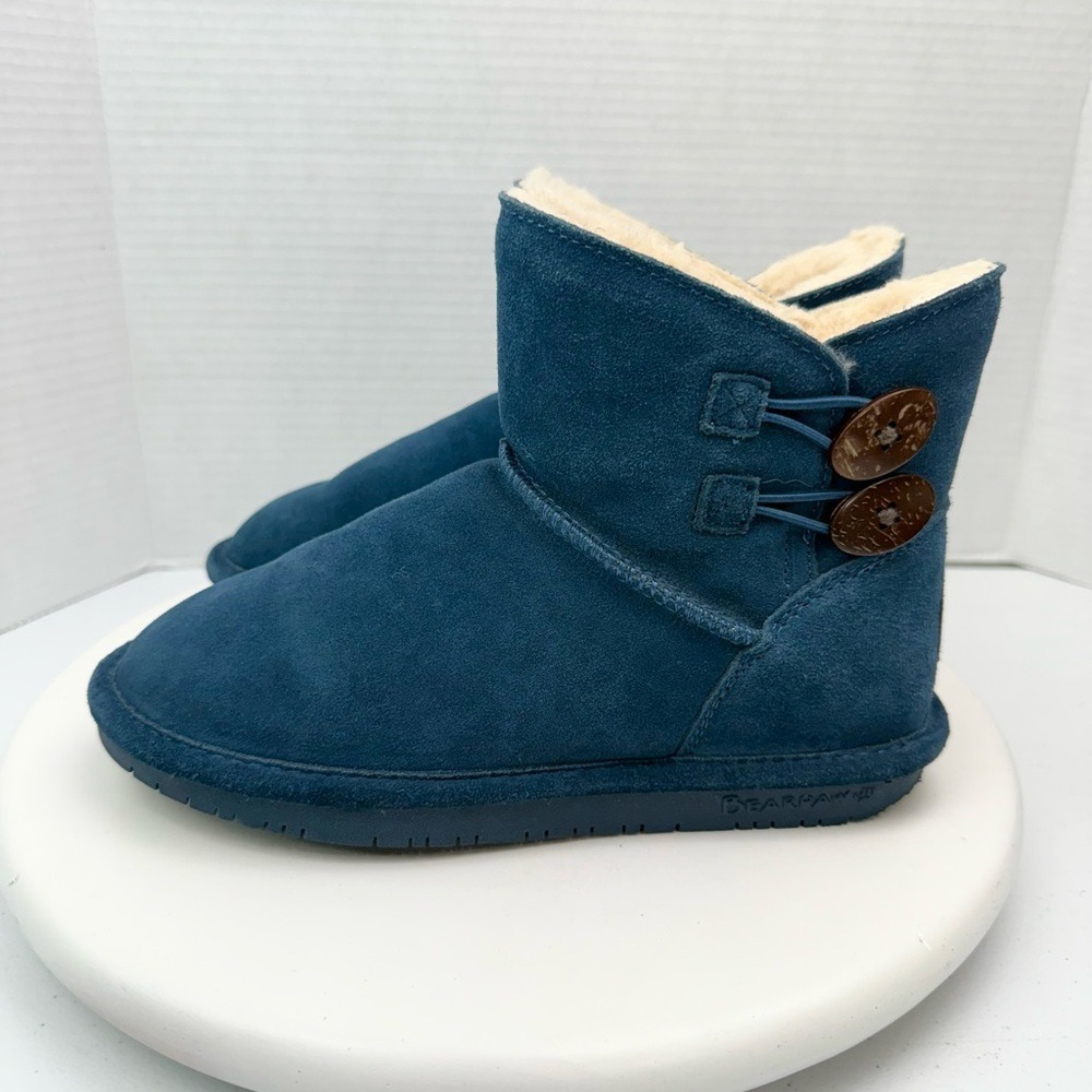 BEARPAW Womens Rosy Button Flat Slate Blue Suede Snow Boots Sz 7 Wide‎ Sheepskin